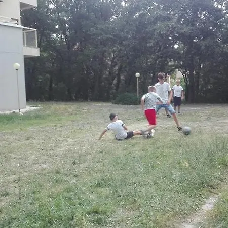 1 In Nikea Park Daire *